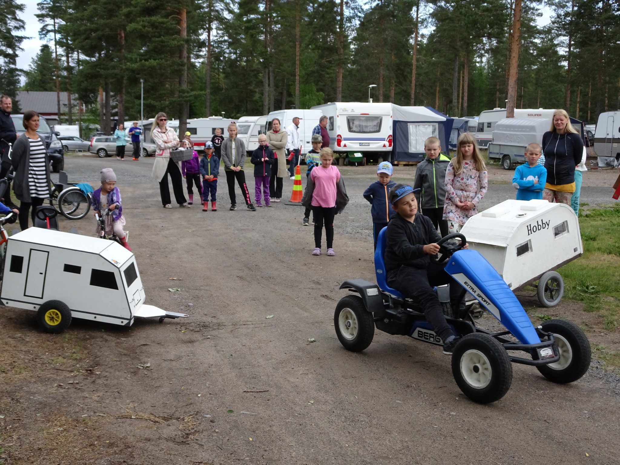Pedal car competition in Vankkurimännikkö